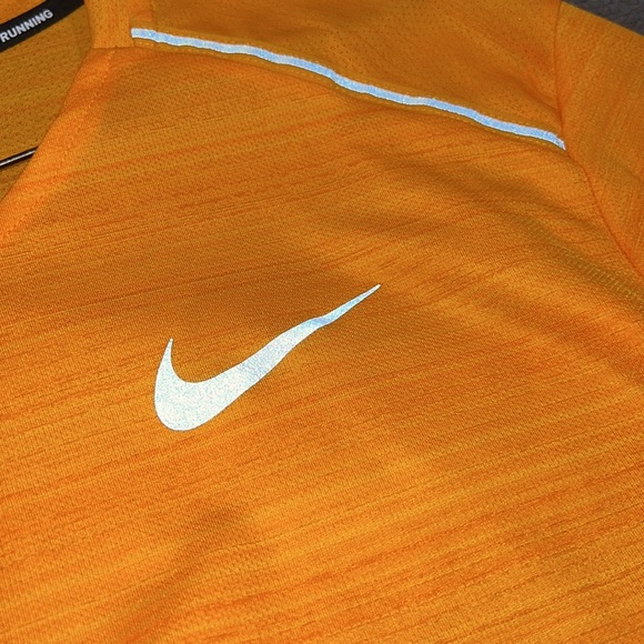 Men’s Bright orange XL tee. Worn very few times. Very good condition - Picture 4 of 4